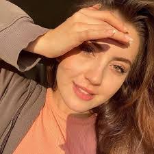 Eve Hooper's Instagram, Twitter & Facebook