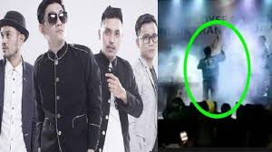 Album ini berisi total tujuh buah lagu, dengan lagu utama berjudul . Lirik Lagu Seventeen Kemarin Jadi Sorotan Bercerita Tentang Kematian Para Musisi Ngaku Merinding Suryamalang Com