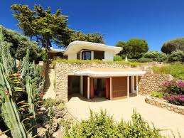 Dieses wunderschöne, dem meer zugewandte haus auf sardinien befindet sich in einer nagelneuen residenz, die aus 2 luxusvillen und etwa zehn wohnungen besteht, die noch zum verkauf stehen. Villa Portobello 512 Ferienhaus Sardinien Sardegna Travel