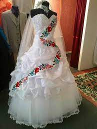 Https S Media Cache Ak0 Pinimg Com Originals 73 Ce 42 73ce4269faae7186a378e73662d3bd7 Mexican Wedding Dress Traditional Mexican Wedding Dress Mexican Dresses