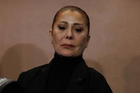 Alejandra Guzmán vuelve a los escenarios tras muerte de Silvia Pinal