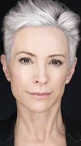 Coupe courte cheveux gris ment doper son look avec des cheveux conception de maison de rªve 65 frais image de coupe cheveux blancs femme 60 ans noir et blanc unique coupe cheveux femme 50 ans couleur 60 inspirational gallery cheveux gris homme coloration coiffure femme 70 ans best. Epingle Sur Aging Greycefully