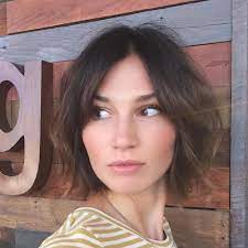 The best curtain hairstyles require short medium to long hair on top but keep the sides and back short. Curtain Bangs A La Brigitte Bardot Are Making A Comeback Thefashionspot Frisur Dicke Haare Styling Kurzes Haar Kurzhaarfrisuren Mit Pony
