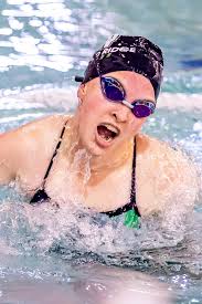 Diving team techniques captured in action shots