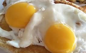 Tapi bila nak masak telur kat rumah, ada je yang tak kena. Kita Santai Saja Order Roti Goyang Telur Separuh Masak Tapi Semasa Mstar