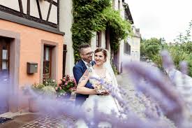 Sie können zwischen langen oder kurzen brautkleidern, strandhochzeitskleidern, brautkleidern in übergrößen. Hochzeit Am Schloss In Ettlingen Stefanie Anderson