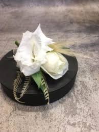 Bunga ikebana adalah kesenian merangkai bunga yang berasal dari jepang.perlu kalian ketahui bunga ikebana memiliki kerhormatan tertinggi dalam budaya jepang, maka dari itu bunga ini digunakan bersembayaman tuhan dan diletakan di altar. Bunga Di Dalam Pernikahan Alves House