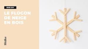 Apprendre à découper un flocon de neige en papier pour les bricolages et la décoration de noël. Idee Diy Le Flocon De Neige En Bois Youtube