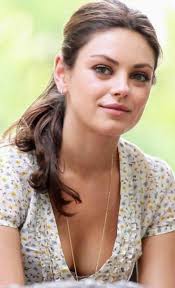 Mila kunis reveals she and ashton kutcher were friends with benefits at first. Mila Kunis Style Kunis Mila Style Yuvarlak Hatli Kadinlar Guzellik Kizlar Guzel Kadinlar