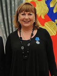 Актрис «универсальных», которые могут сыграть одинаково естественно и доярку, и благородную графиню, очень мало. Kravchenko Tatyana Eduardovna Vikipediya