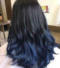 Sebelum mengecat rambut ke warna biru, anda harus mencerahkannya sebisa mungkin sebagai kanvas cat baru. 20 Cara Mewarnai Rambut Blue Black Yang Mudah Dicoba Sendiri Gayarambut Co Id