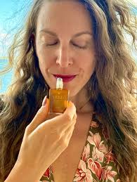 When scents truly lift you up 💛 On the blog now (link in bio), I responded  to your most common questions