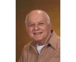 Kim Molinaro's Instagram, Twitter & Facebook