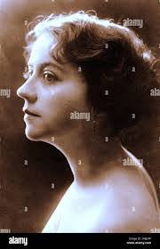 Louise Gardner's Instagram, Twitter & Facebook