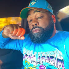 Shedeur Sanders has been one of the Best Passers in College Football in the  last four years. The consistency is undeniable. Even while playing behind a  sub-par offensive line, he still completes