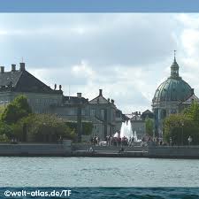 Das atemberaubende schloss liegt auf seeland, ganz in der nähe von kopenhagen und der dänischen riviera. Foto Schloss Amalienborg Kopenhagen Welt Atlas De