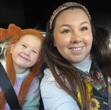 Can I feed my chickens apple scraps with seeds?