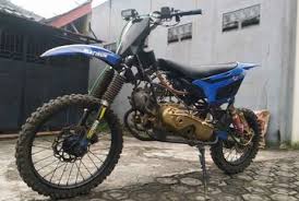 Modifikasi yamaha mio menjadi trail perlu ketelitian terutama di sektor rangka karena perubahan rangka yang sedikit ekstrim untuk menyesuaikan dengan bodi motor trail. Trail Garang Berbasis Yamaha Mio Soul Matic Off Road Pakai Rantai Gridoto Com