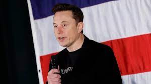 Demandan a Elon Musk y Tesla por imágenes de IA del robotaxi