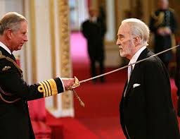 Christopher lee helped hammer films gain international recognition with his performance as dracula. Christopher Lee Er Ist Jetzt Sir Dracula Gala De