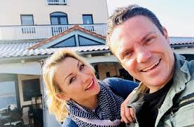 Knapp 2500 livebesucher hoben ihren unterhaltungskönig jubelnd buchstäblich in den himmel. Die Schonsten Valentinsgrusse Der Stars 2018