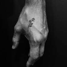 Kleine Tattoos Die 20 Besten Ideen Gesammelt In Atemberaubender Galerie Mit Bildern Herren Hand Tattoos Coole Kleine Tattoos Kleine Tattoos Auf Der Hand