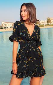 جديد لسة جاي بس المشكلة اني كبير عليا. Prettylittlething Uae ÙØ³ØªØ§Ù† Ø³ÙˆÙŠÙ†Ø¬ Ø¨ØªØµÙ…ÙŠÙ… ÙƒÙˆØ±Ø³ÙŠÙ‡ Ù…Ø²ÙŠÙ† Ø¨Ù†Ù‚Ø´Ø© Ø§Ù„Ø²Ù‡ÙˆØ± Ø¨Ù„ÙˆÙ† Ø£Ø³ÙˆØ¯ ÙØ³Ø§ØªÙŠÙ†