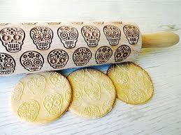 Es gibt auch mexikanischen milchreis. Nudelholz Sugar Totenkopf Teigrolle Mit Mexikanisch Schadel Kekse Prage Teigrolle Halloween Gravierte Nudelholz Mit Muster Engraved Rolling Pin Amazon De Handmade Produkte