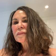 Jillian Hartman's Instagram, Twitter & Facebook