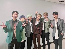 @yg_ikonic instagram (verified) @withikonic facebook. The Fight For The Throne On Mnet Kingdom Legendary War Begins With Ikon Kpopmap