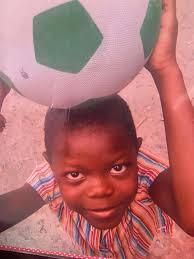 Ik ben opzoek naar mijn eerste vriendje ,ik was toen 13 jaar en hij was  volgens mij 16. Dat was in 1981 Hij heet Ben Posthumus/ Postumus Hij woonde  in Deurne op