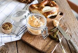 Rezept Fur Klassischen Obazda Rezept In 2020 Rezepte Bayrisches Essen Lebensmittel Essen