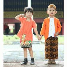 Pakaian adat tradisional manteren lamo dari maluku utara. Pakaian Adat Jawa Barat Dan Penjelasannya Kebaya Beludru Beskap