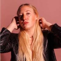 Laura Hof's Instagram, Twitter & Facebook