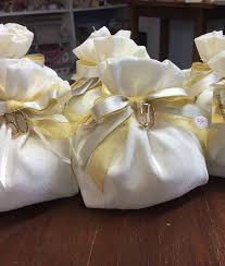 Bomboniere di matrimonio 2021 bomboniere di matrimonio 2021 i bestsellers miele olio di oliva saponi artigianali confetture mini bottiglie una bomboniera per il tuo matrimonio… a tema viaggio shabby chic vintage a tema cioccolato amante dell'arte scopri per categoria confettura porta candele olio di oliva cucchiaini cornici cioccolata sapone mini bottiglie … Bomboniera Sacchetto 50 Anni Nonsolocerimonie It