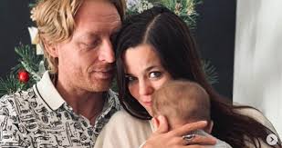 Na českém plese se dražily šperky a jejich výtěžek putoval pro hendikepované děti. Karel Janecek Promluvil O Dalsim Miminku A Pak Pospichal Do Klenotnictvi Blesk Cz