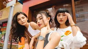 Phong cách Y2K là gì? Trào Lưu Thời Trang Hot Nhất 2023