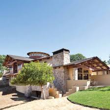 Spectrum 16 Transitions 35 Eating Out 42 Movies 45 Home 48 Puzzles 87