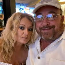 How to find a good host in Las Vegas for Caesars Rewards?