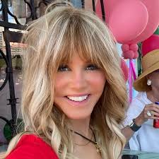 Laura Dunn's Instagram, Twitter & Facebook