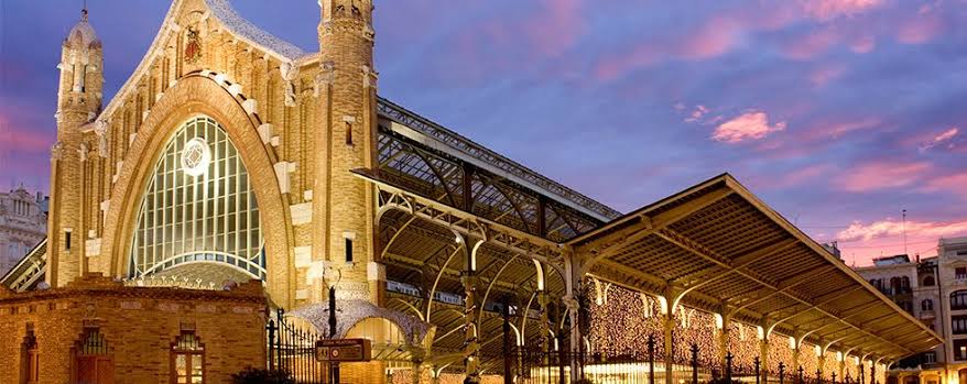 Mercado de Colón: Joya Modernista y Punto de Encuentro Gastronómico