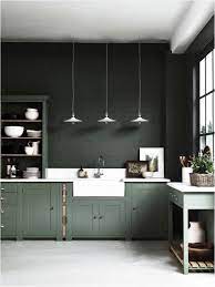 Elle est bien sûr meublée avec des éléments ikea, qui est depuis longtemps passé maître dans l'aménagement des petits espaces, mais également équipée de façon à être autonome, grâce à des panneaux solaires. Changer Facade Cuisine Ikea Luxe S Porte Meuble Cuisine Ikea Porte Placard Cuisine Meuble Cuisine Cuisine Noire
