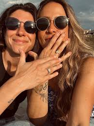 Love a bride with a fun aesthetic @danielle_briana 💅🏻