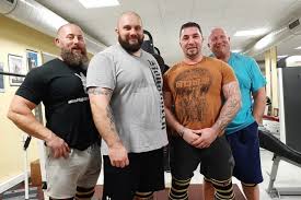 Homme black muscl� nu � la plage. Video 1m84 Et 153kg Qui Est Aurelien Le Jeune L Homme Le Plus Fort De France La Depeche Louviers