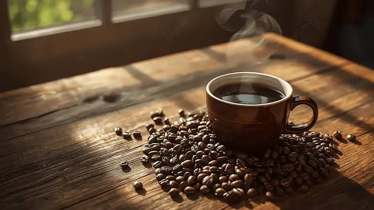 Hình nền Nền Tách Cà Phê Nóng Hổi đặt Trên Chiếc Bàn Gỗ Mộc Mạc Xung Quanh Là Những Hạt Cà Phê Rang Lý Tưởng Cho Những ý Tưởng đồ Uống Buổi