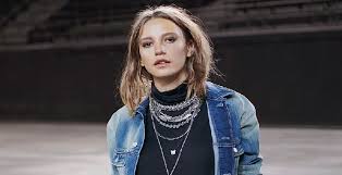 Funda eryigit is a 36 year old turkish actress. Serenay Sarikaya Makyajsiz Hali Magazin Haberleri
