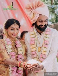 Also, they should of quality so as to not wilt in few hours. Dress Matching Flower Garlands Call 9677929475 Price Rs 4 500 Pair Rose Petals Garlands Engagement Wedding Your Flower Shop Wedding Garlands