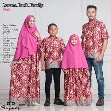 Sarah tyau, ibu dari 3 orang anak ini sangat kreatif banget. Terpopuler Wa 0838 6568 9730 Baju Batik Couple Keluarga Batik Couple Batik Solo Batik