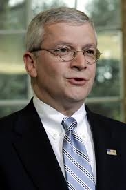 Bush replaces longtime chief of staff amid calls for change