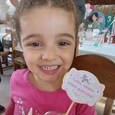 Dondoca by Camila Sudano